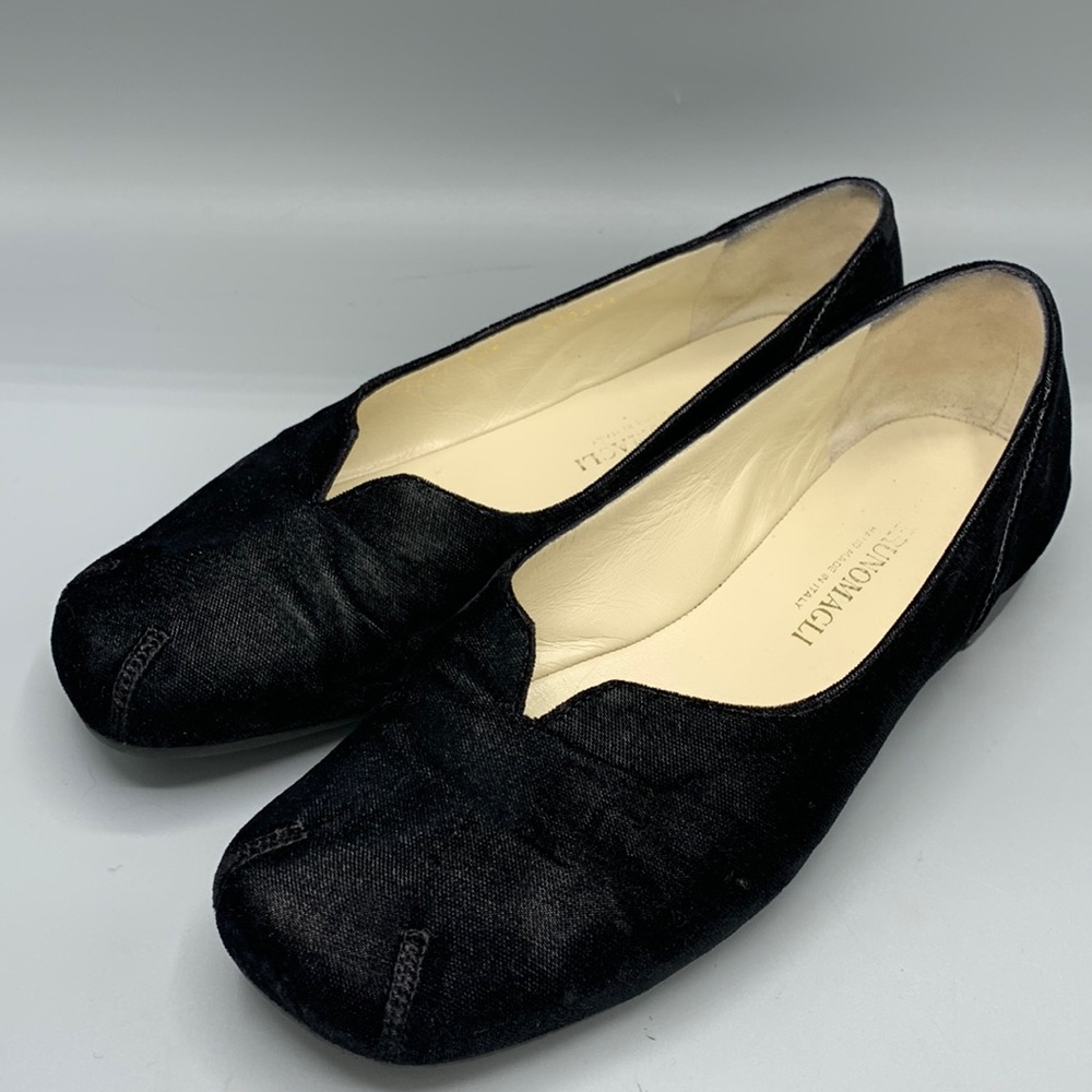 BRUNO MAGLI Crillon Velvet Flats